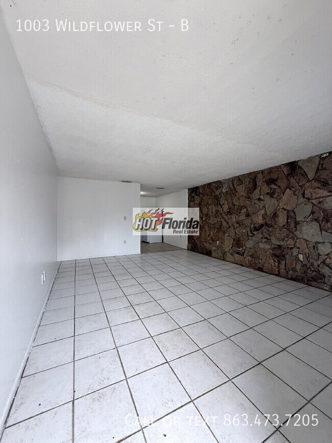 Foto del edificio - 1003 Wildflower St