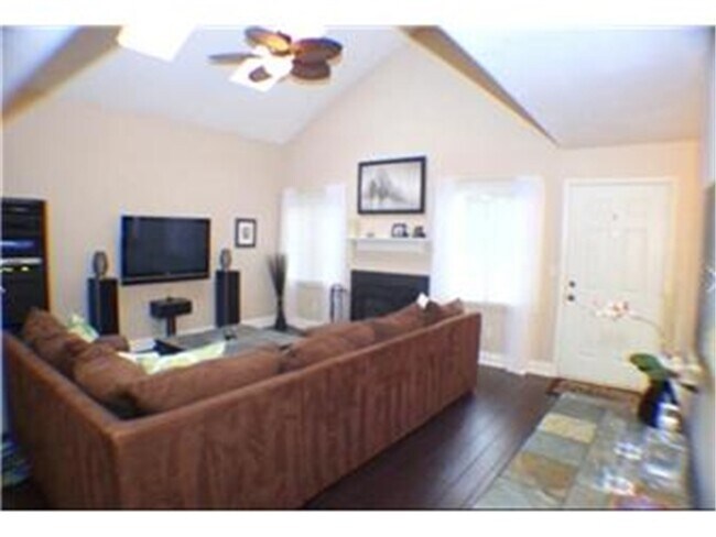 Building Photo - 306 Mary Ann Ct