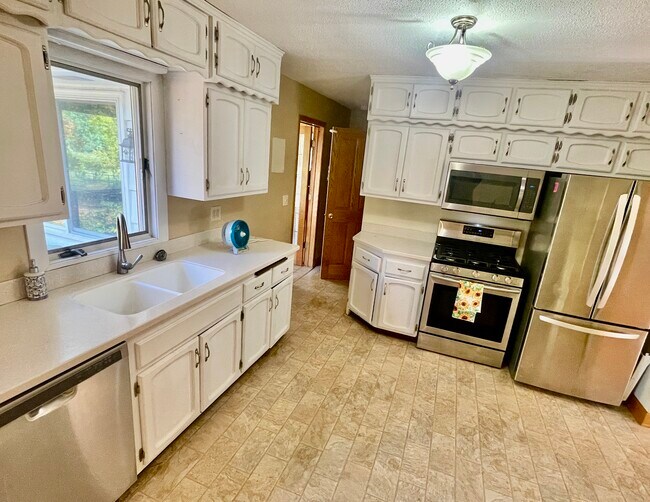 Building Photo - 17316 Padons Dr