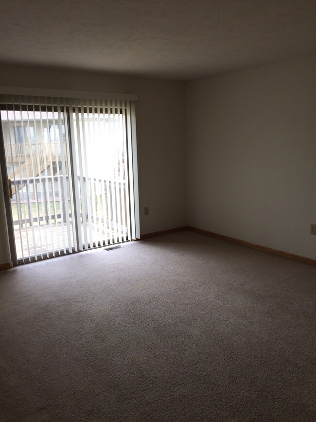 Living room - 8415 Eagle Crest Rd