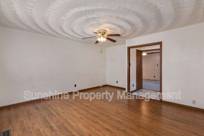 Foto del edificio - 512 Winwood Dr