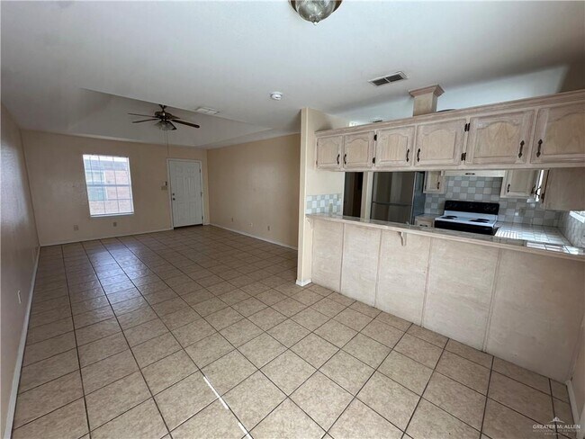 Foto del edificio - 16 West Dr