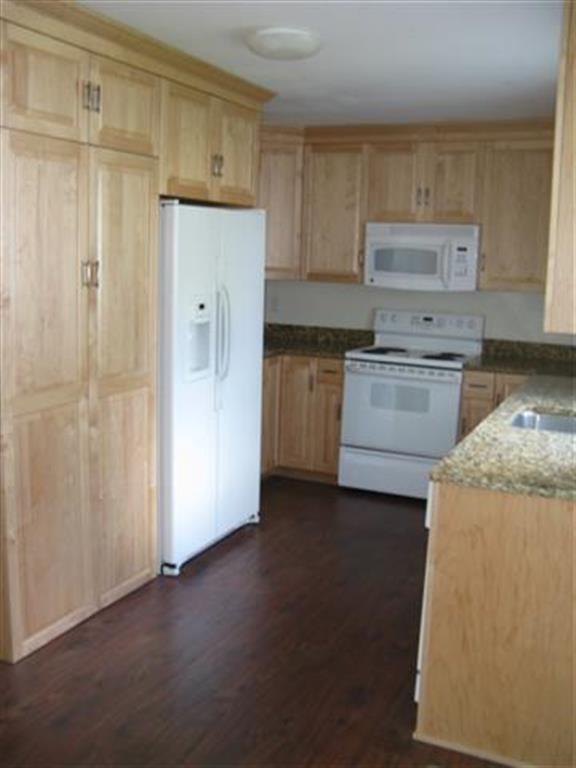 Building Photo - 12 Maple Dr