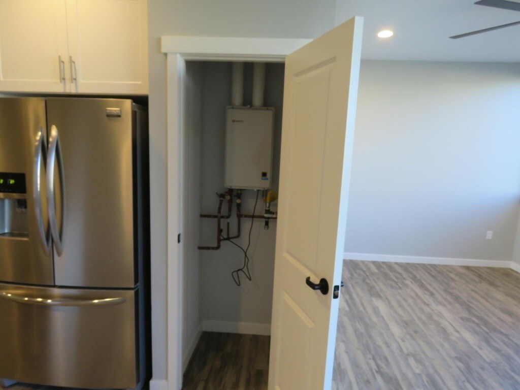 Kitchen - 325 Robinson Ave