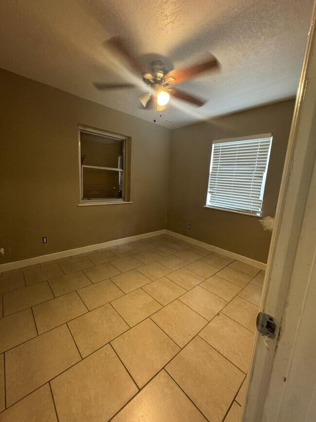 Foto del edificio - 2320 Cypress Rd