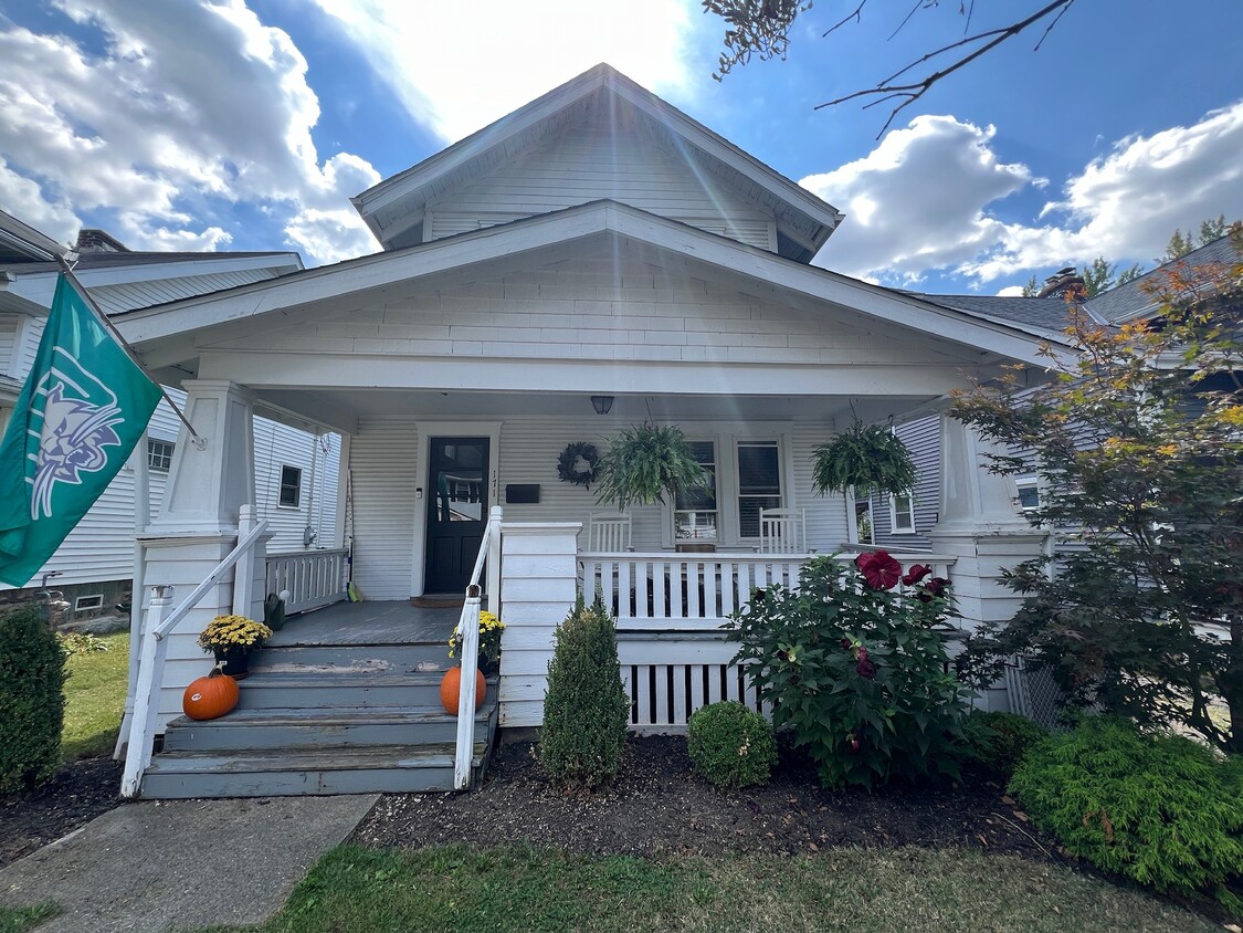 Primary Photo - 171 E Lakeview Ave