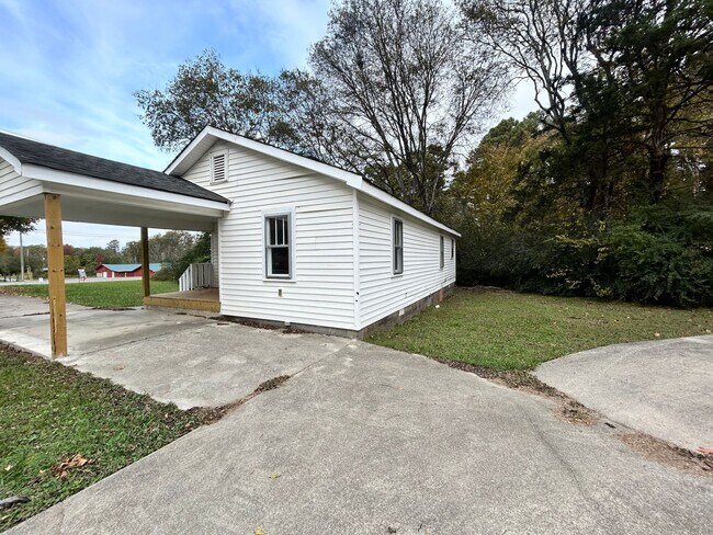 Photo - Charming 2 Bed, 1 Bath, Attached Carport and Spacious Yard! House