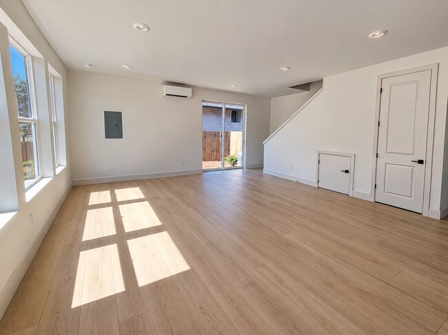 Foto del edificio - 7819-7825 SE Tolman St.