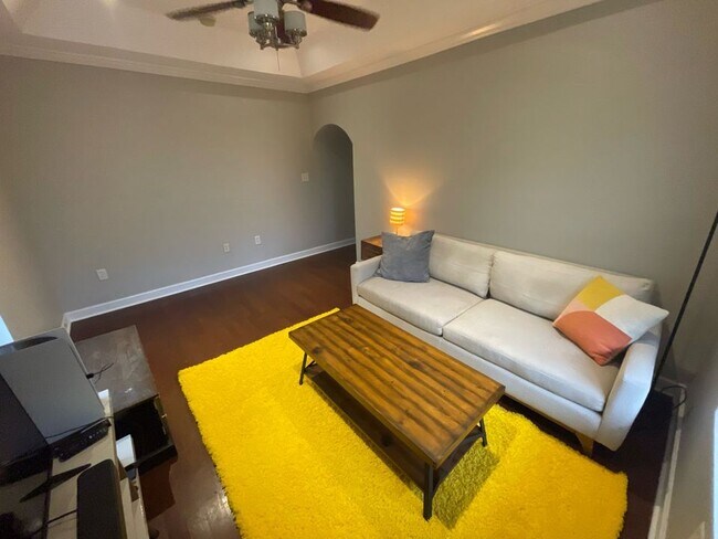 Foto del edificio - 629 E Henry St