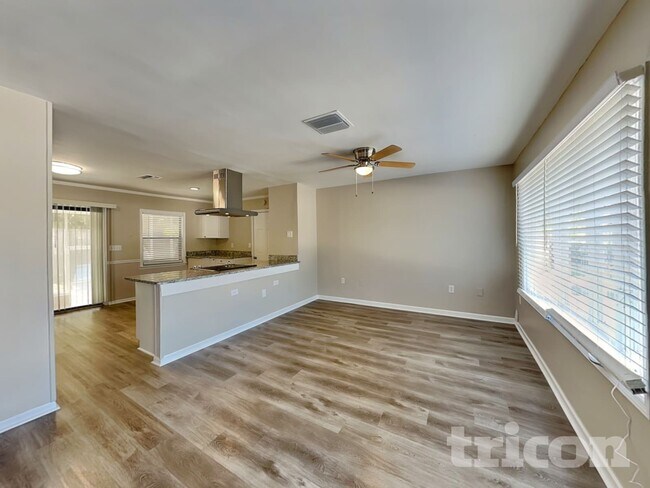 Foto del edificio - 1439 Leafwood Ct