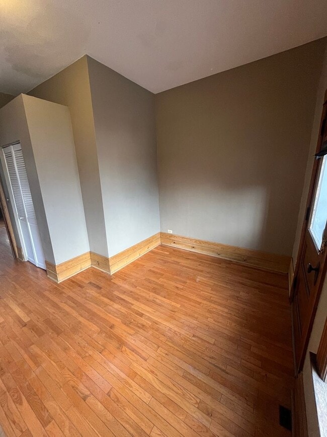 Building Photo - 2 Bedroom 2 Bathroom in Popular Baker Dist...