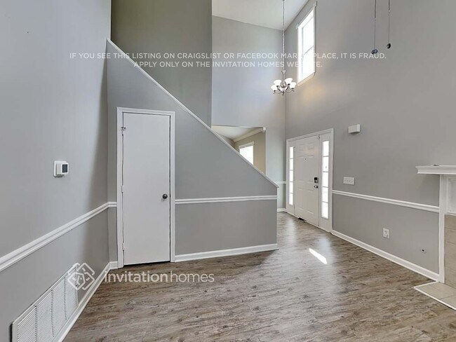 Building Photo - 2342 Glencairn Ln SW