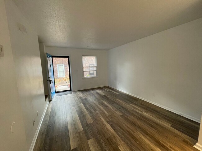 Foto del edificio - 2 Bedroom Townhome within Blocks to the Beach