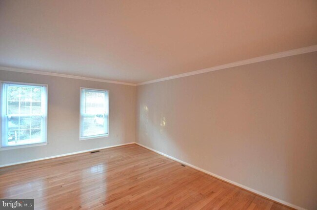 Foto del edificio - 5748 Lakeside Oak Ln