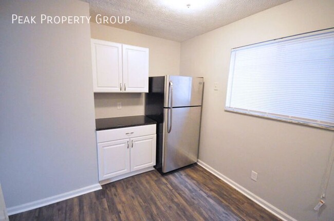 Building Photo - Available Fall 2025! 2 Bedroom apartment L...