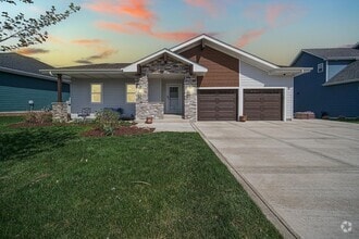 Building Photo - 1193 Bay Side Dr