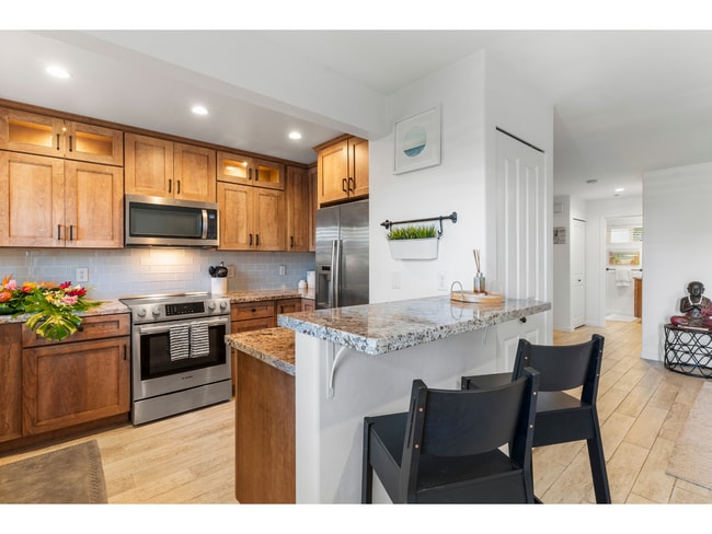 Building Photo - Fully Remodeled & Furnished – Villas at Ka...
