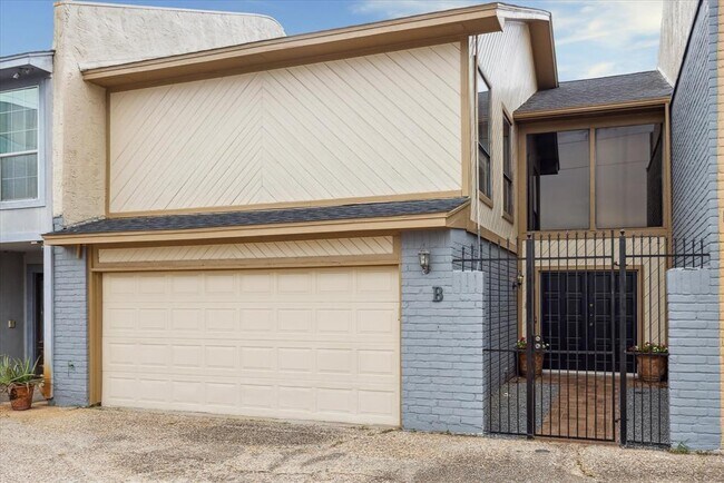 Building Photo - 5809 Dolores St