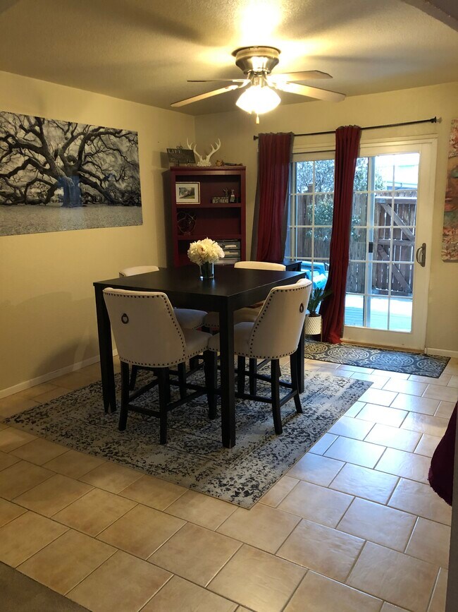 Dining Room - 3825 S Monaco Pkwy