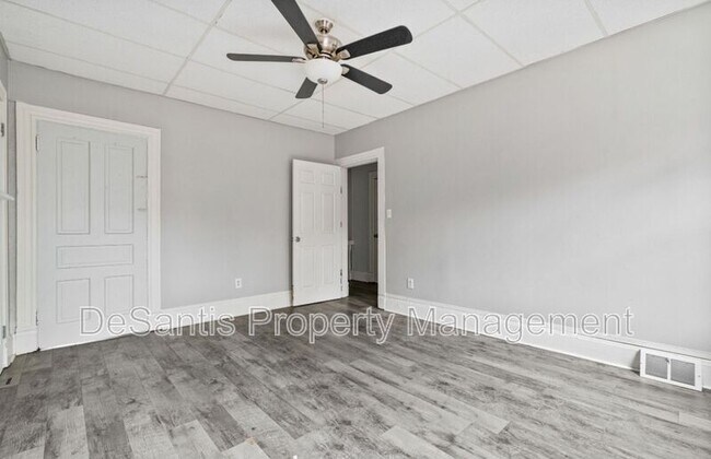 Foto del edificio - 1705 Tustin St