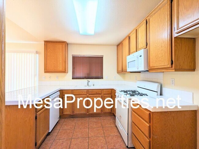 Building Photo - 15670 Pearmain St