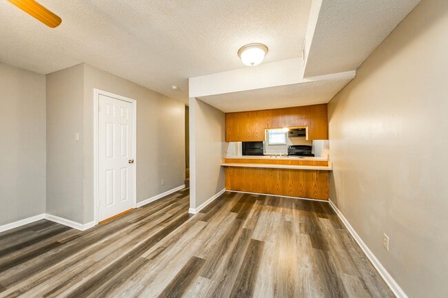 Building Photo - Crestview Apartments