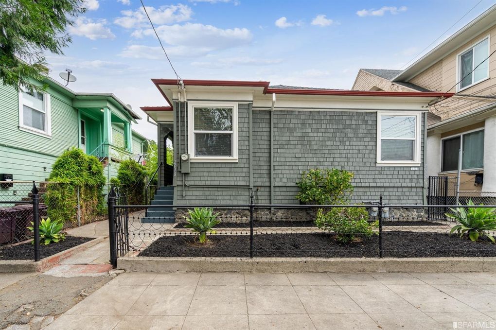 Primary Photo - 2018 E 15th St