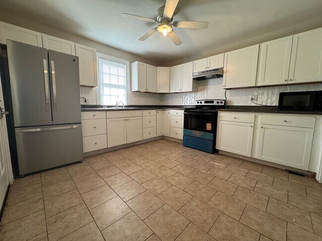 Foto del edificio - 2 Bed, 1 Bath Single Level Home in East Na...