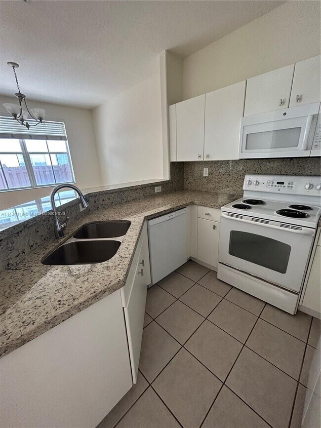 Building Photo - 7839 NW 110th Ave