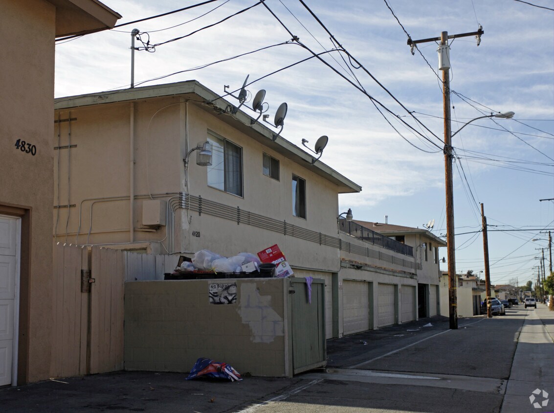 Foto del edificio - 4810 Canoga St