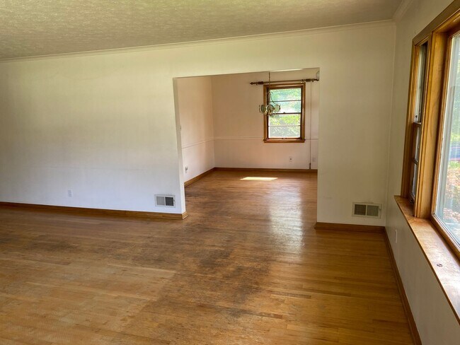 Foto del edificio - Charming 3 Bedroom, 3 Bathroom Ranch Home ...