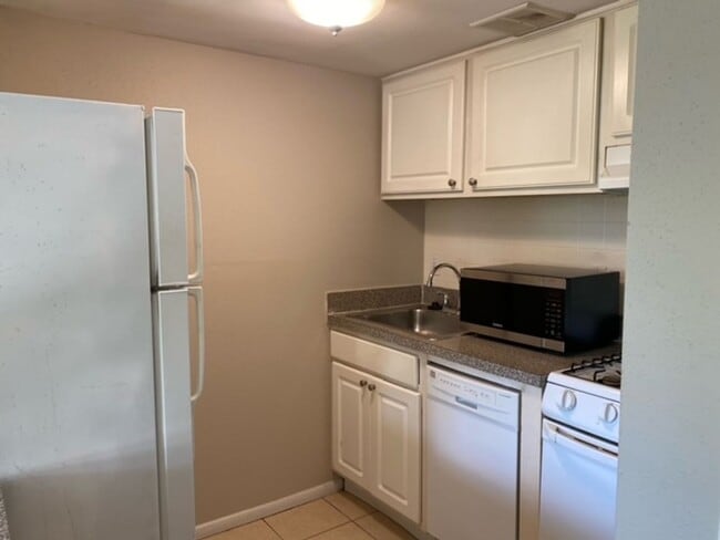 Building Photo - Charming 1-Bedroom Condo in Altamonte Spri...