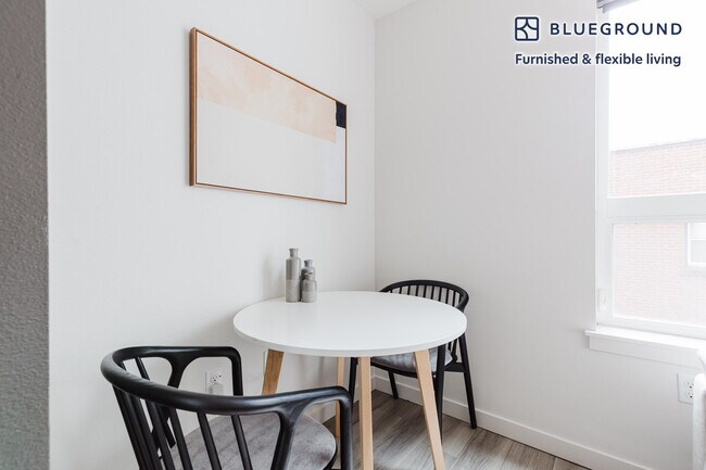 Foto del edificio - 1530 Belmont Ave