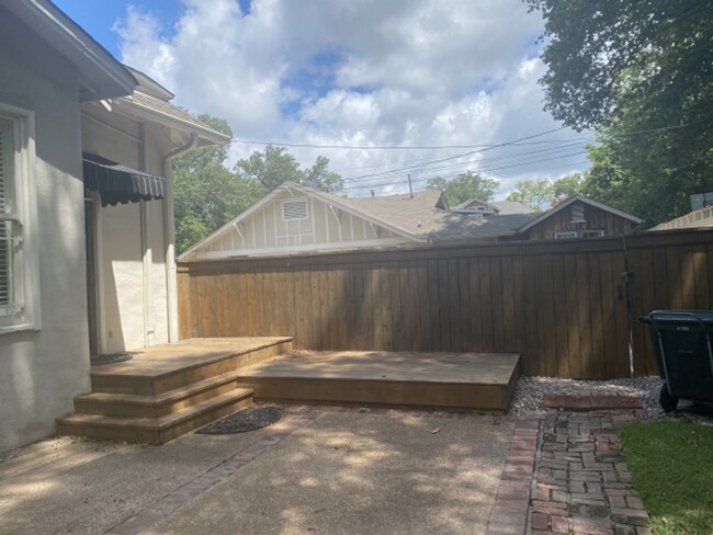 Building Photo - SPECIAL 1/2 OFF 2ND FULL MONTH'S RENT! Gor...