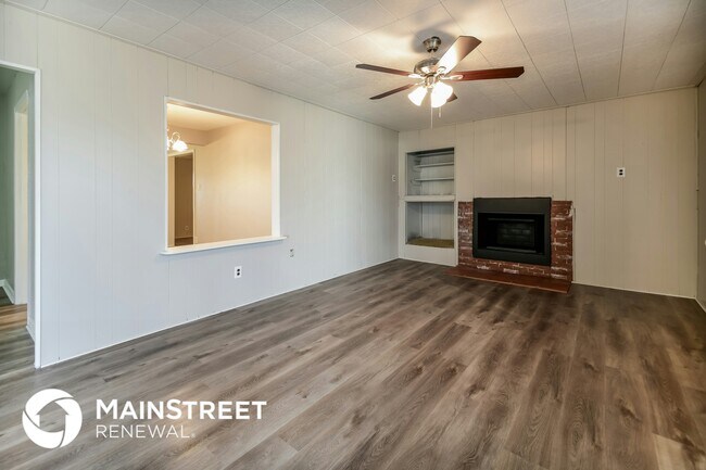 Building Photo - 347 Pilgrim Dr