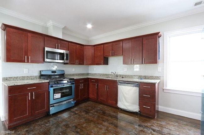 Building Photo - 4 br, 2 bath  - 17 Moseley St