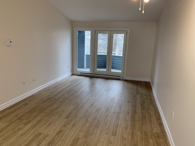 Building Photo - Stunning Two Bedroom Apartment in the Hear...