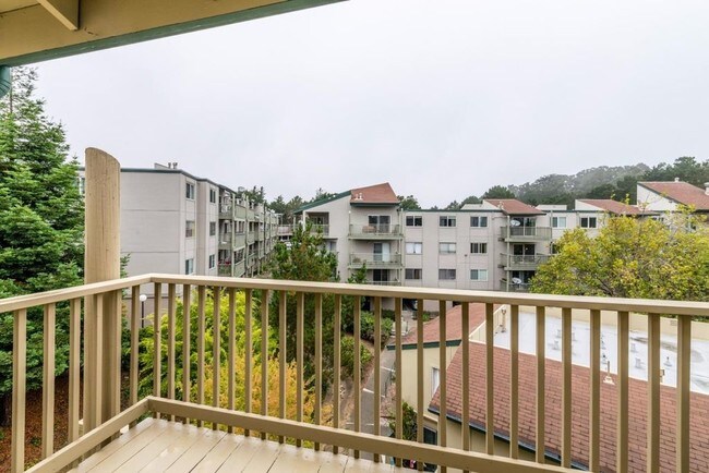Building Photo - 376 Imperial Way