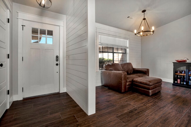 Photo - 1703 Willard St House