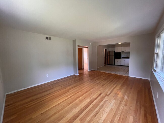 Building Photo - EHK Albany Property, LLC./ 96 Elsmere