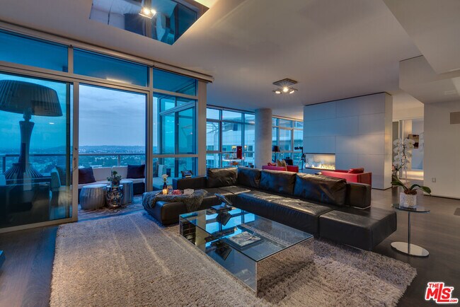 Building Photo - 13650 Marina Pointe Dr