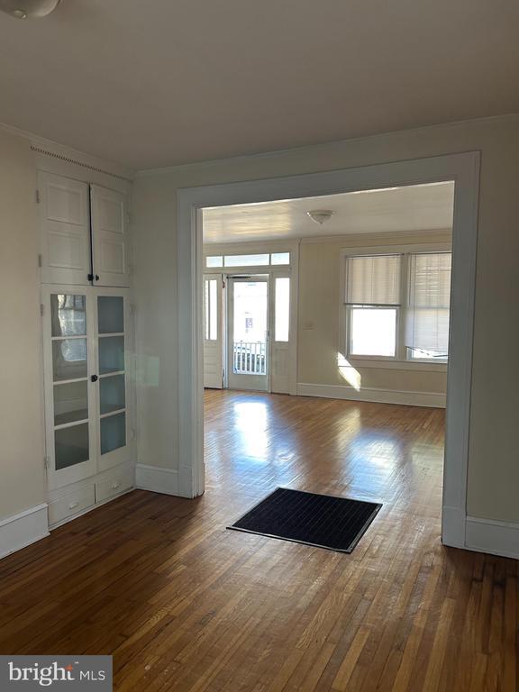 Building Photo - 113 W Monmouth St