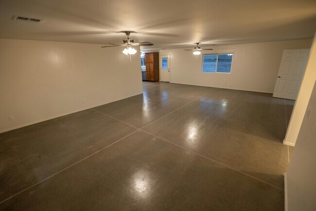 Building Photo - 298 Halli Jo Loop