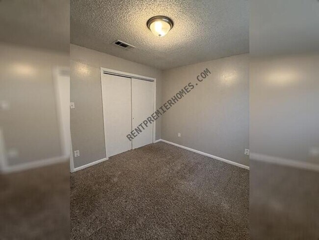 Foto del edificio - 8404 Shelley Dr