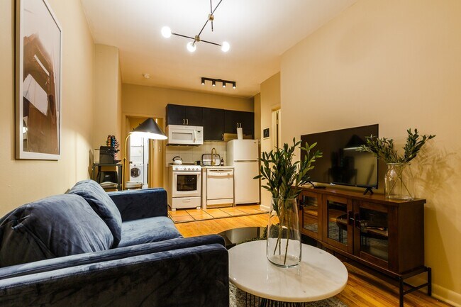 Building Photo - Full room in 2-bed/1.0-bath Home