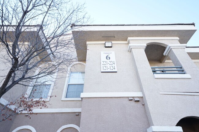 Foto del edificio - 9330 W Maule Ave