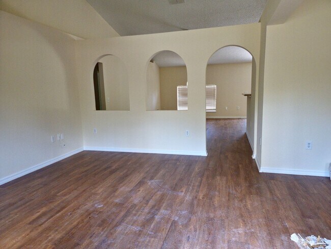 Building Photo - CITRUS springs 4/2/2
