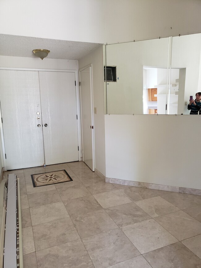 Building Photo - 6874 Villagewood Way