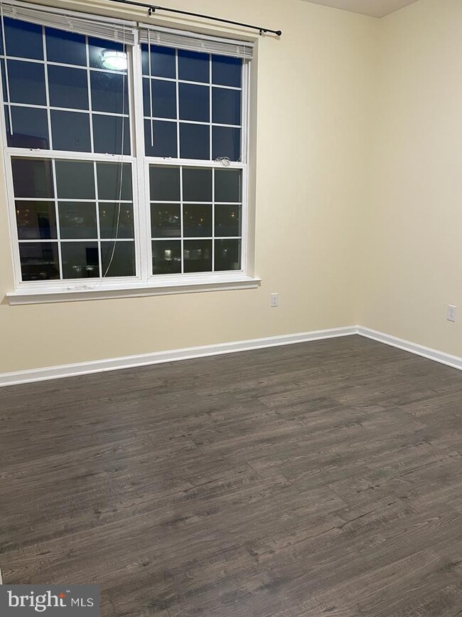 Building Photo - 1341 Sierra Dr
