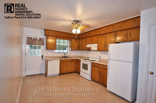 Building Photo - 2BR/2BA Mboro duplex near MTSU and fenced ...
